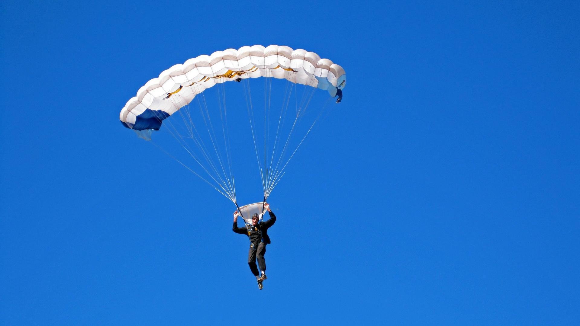 九游LOL-_勇士开启三分狂潮，战绩稳步攀升_，勇士三分绝杀