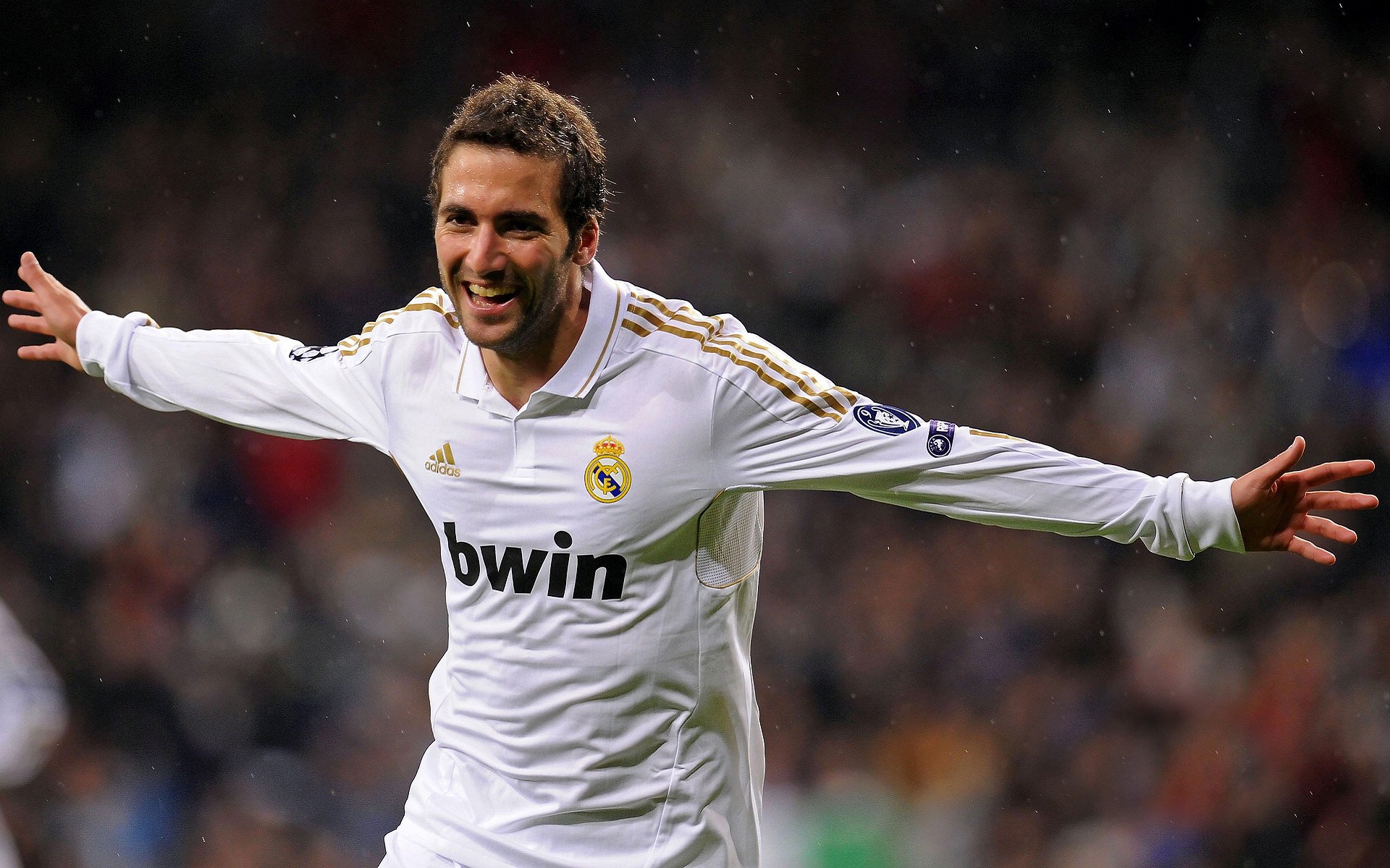 足球运动与人工智能结合，助力场上战术部署，人工智能足球机器人